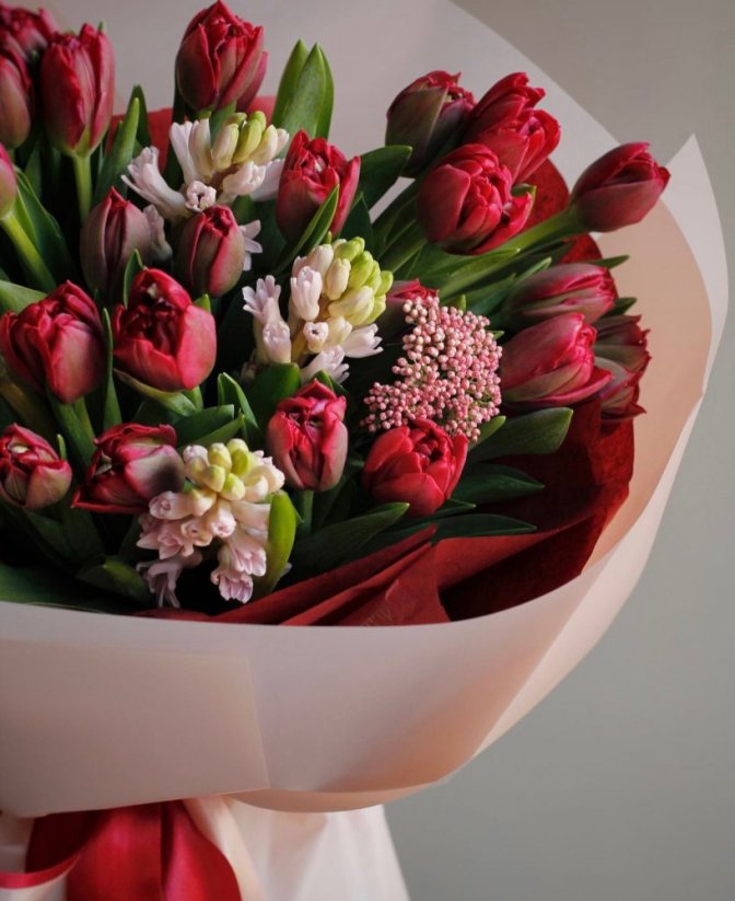 Kytica s červenými tulipánmi č.43 - Veľkosť: XL