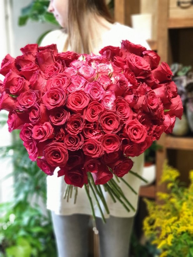 kytica z červených ruží v tvare srdca č.17 - Veľkosť: XL