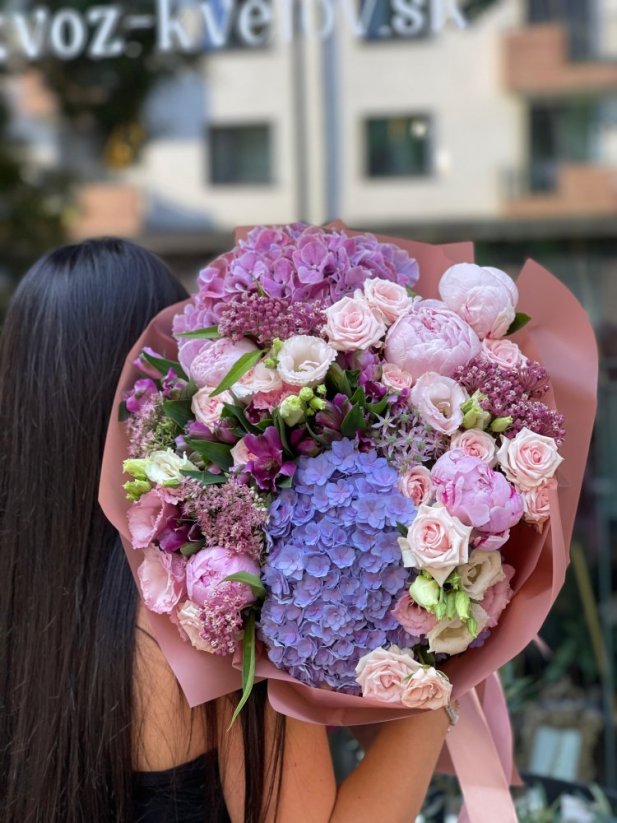 Luxurious Bouquet with Blue Hydrangeas and Pink Peonies