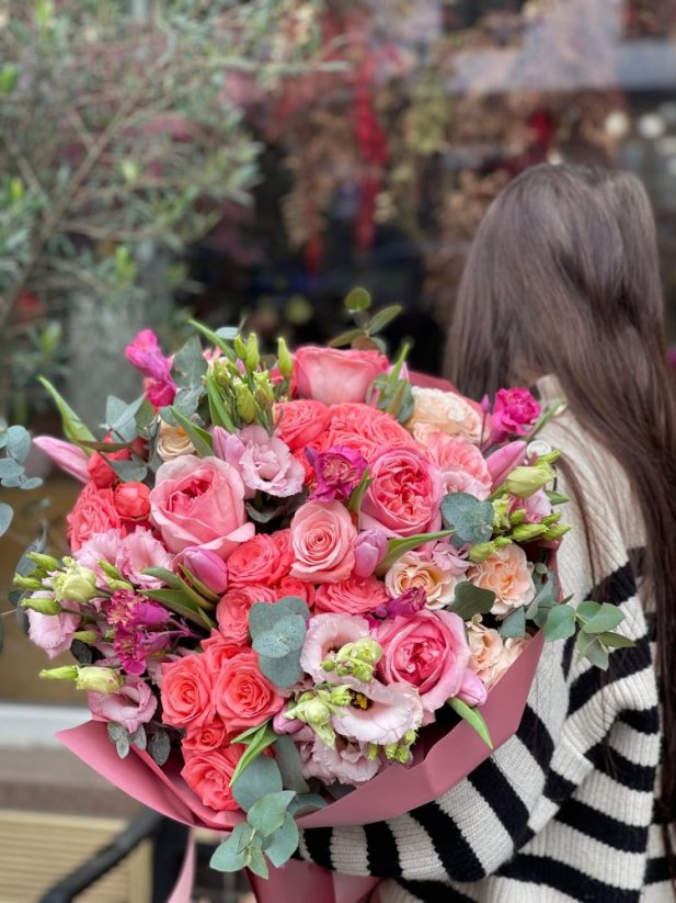 Romantic Bouquet with Pink Roses