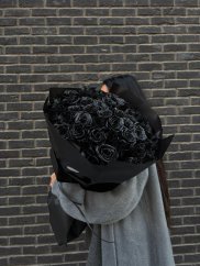 Exkluzívna kytica z čiernych ruží v čiernom obale