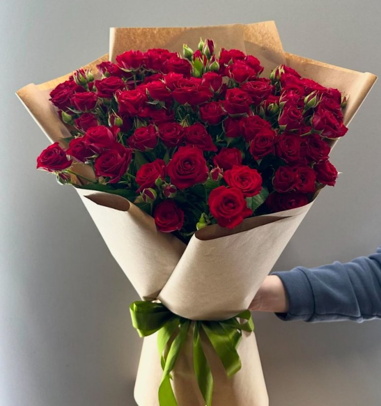 Bouquet of red roses no. 81