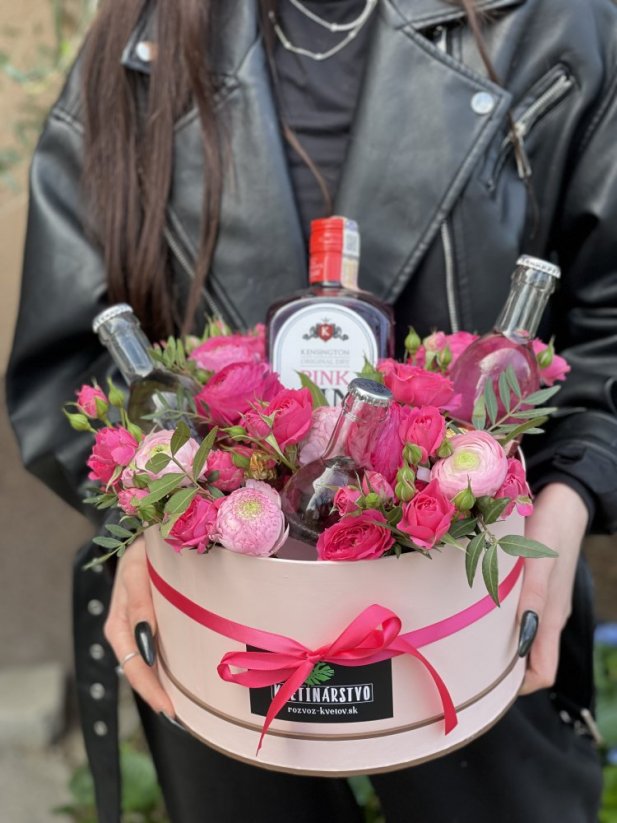 box kvetov s ružovým ginom a tonicom - Veľkosť: M