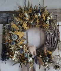 Rustikálny veniec z prírodných sušených kvetov