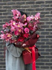 Pink bouquet with cymbidium orchids, calla lilies and gerberas Pink bouquet with cymbidium orchids, calla lilies and gerberas