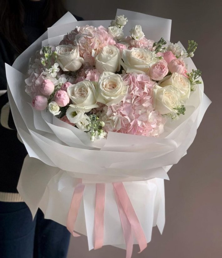 Romantická kytica s ružami a hortenziou č.90 - Veľkosť: L