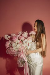 Luxusná romantická kytica z ružových ruží a orchideí